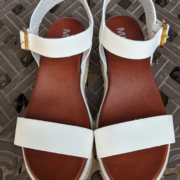 MIA  Size 8  White Sandals - Espadrille - Picture 6 of 7